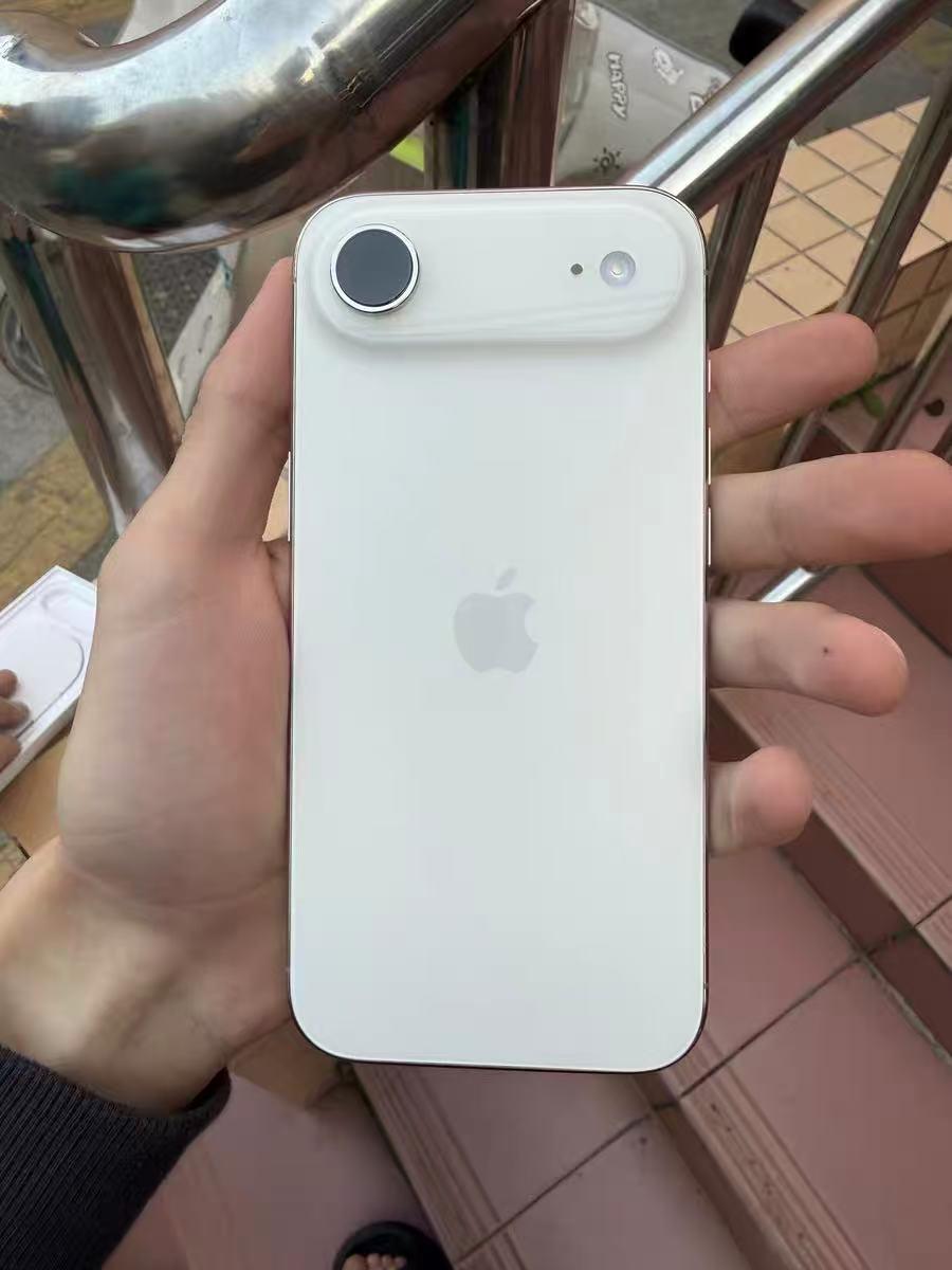 真的有人觉得iPhone Air好用吗？

😓是我有问题吗？
我真觉得普通人根