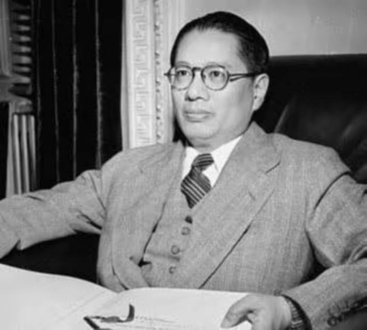 1971年5月1日，一场特殊的葬礼在纽约市中心的一所教堂举行。要下葬的人是曾经在