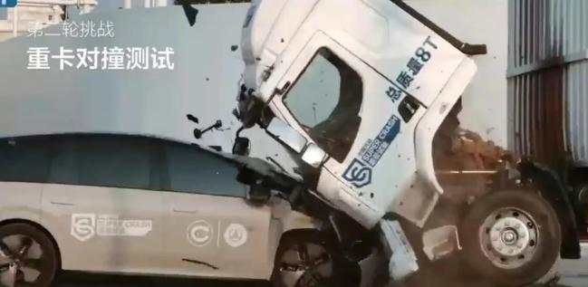 【理想i8对撞重卡惹争议，乘龙卡车：被摆了一道，聪明人一眼看出假！】日前理想i8