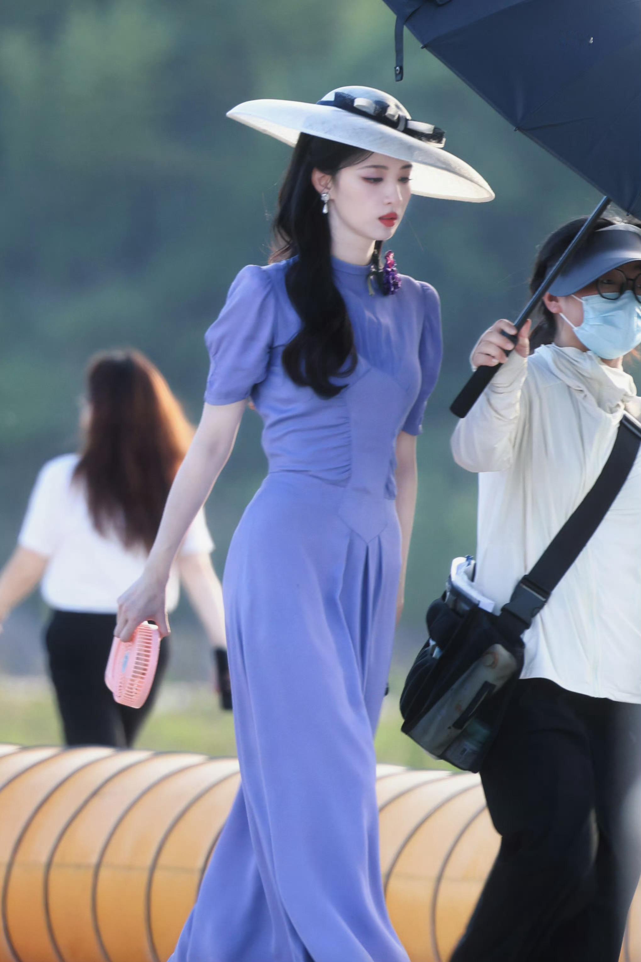 这一秒给🚢儿的衣服材质真的廉价得过火了[流汗][流汗][流汗] ​​​
