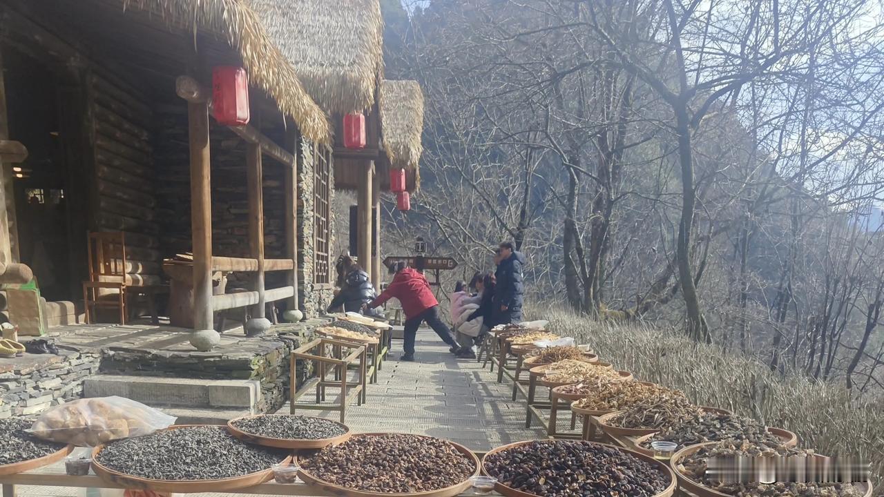 讲究平仄确实是区分对联与其他文体的关键所在，这是对联极为重要的特征。