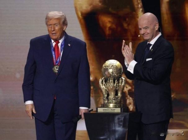 这位对诺贝尔和平奖念念不忘，并自称是美国历史上最爱好和平的总统，在其担任总统不到