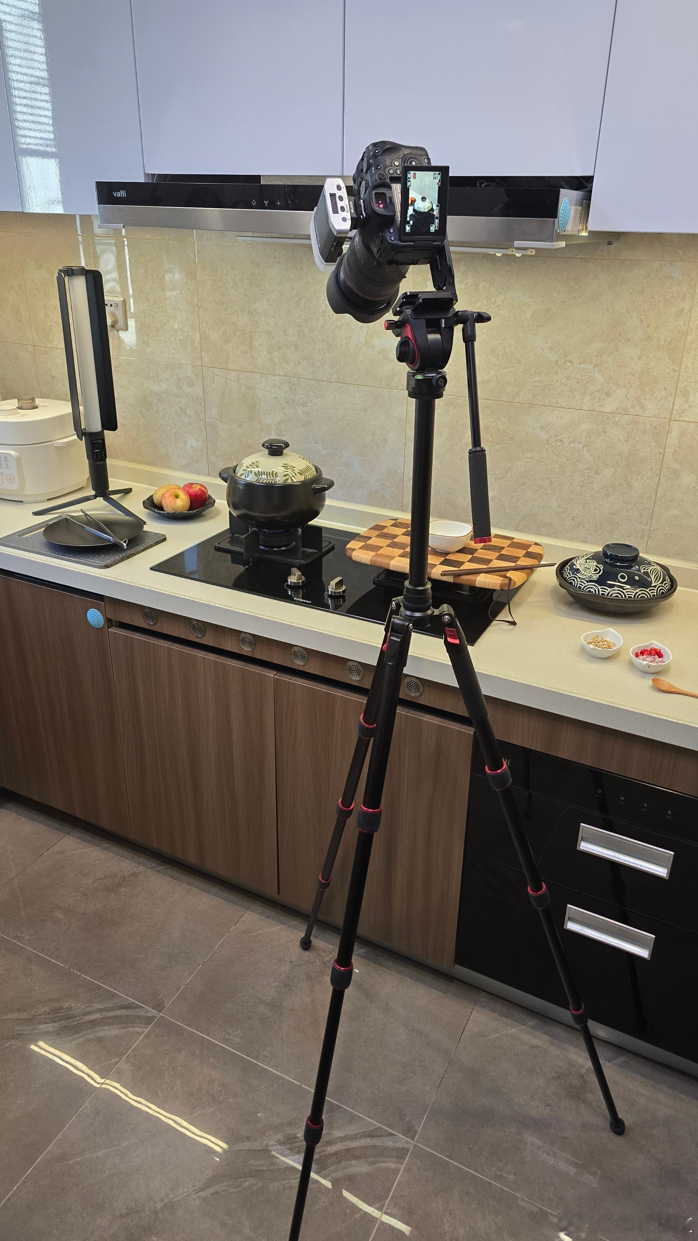 是工作也是生活，也是唯一的爱好，做美食拍美食！ ​​​