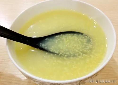 小米的奥秘：食疗养生的黄金选择

在中国传统养生文化中，小米占据着举足轻重的地位