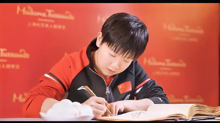 谁能拒绝一个明媚如阳光的莎莎呢
坚定信念，追逐梦想
这是莎莎给大家的寄语
也是莎