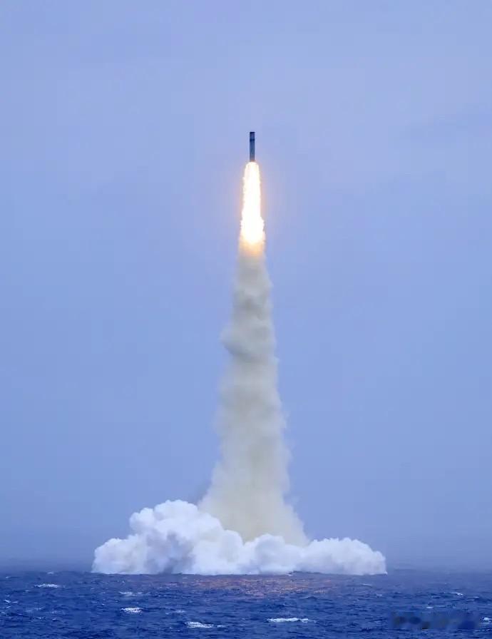 中国发射潜射战略导弹后，多国集体炒作，亚太不少国家接连跳出来发声表态。

先是日
