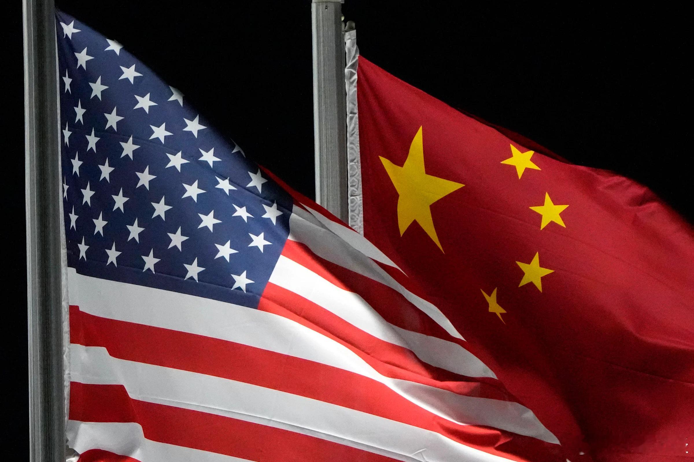 【调查显示，全球对中国看法有所改善，而对美国看法则有所下降】（美联社）——皮尤研