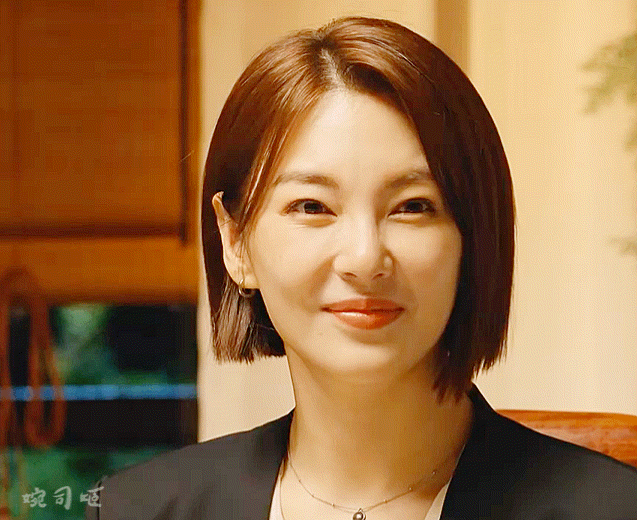 短发杨小姐出场我真的眼前一亮 ​​​