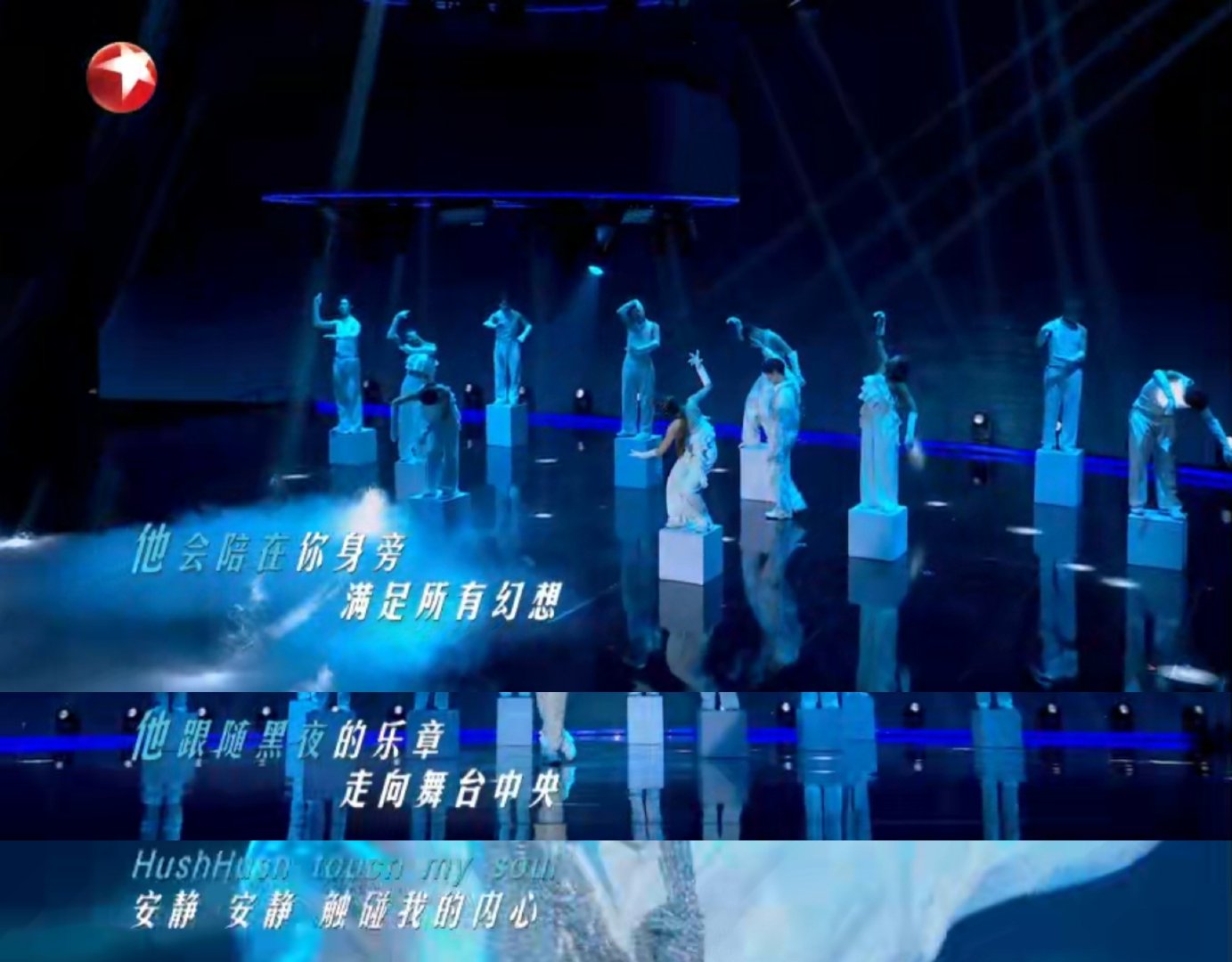 #黄明昊新歌舞蹈卡点好舒适# 黄明昊在舞台上的表演燃爆全场。《Marionett
