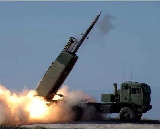 美援来了，乌军感觉自己又行了，海马斯重新发扬强悍火力。

在美国重新向乌克兰交付