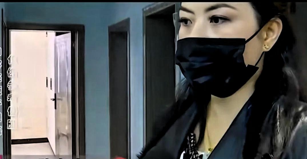 女子找了两个装修师傅给自己家干活，谈好2000元的工钱。
完工之后，女子认为施工