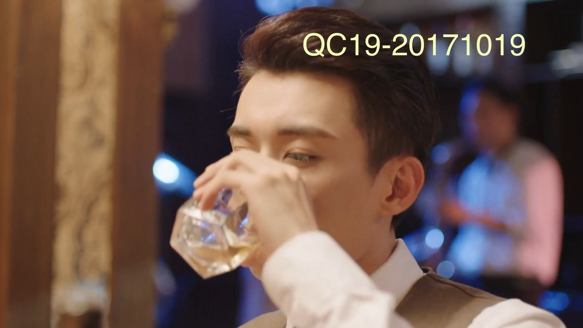 再次被帅庄的长睫毛迷住了 