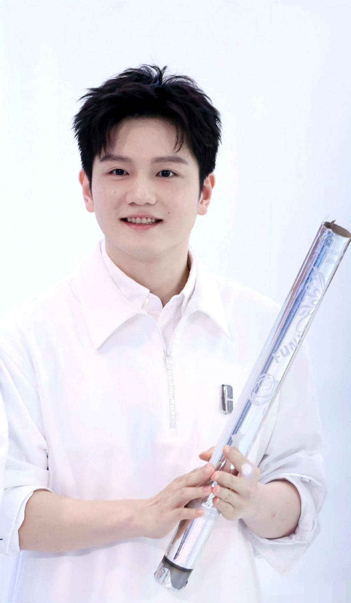 结束密集赛事，樊振东迎来一段难得的休整时光，开启惬意的休假模式。近日，樊振东现身