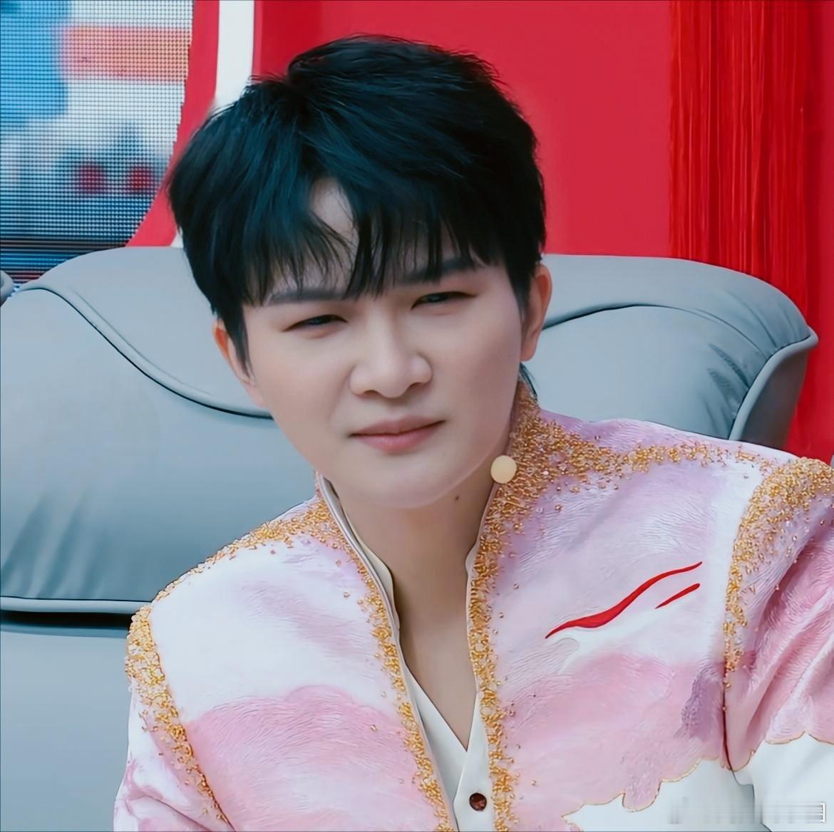 周深  周深新歌接财运 【圈宝和米说晚安】等待的瞬间依旧，停留在故事之外，灿烂的