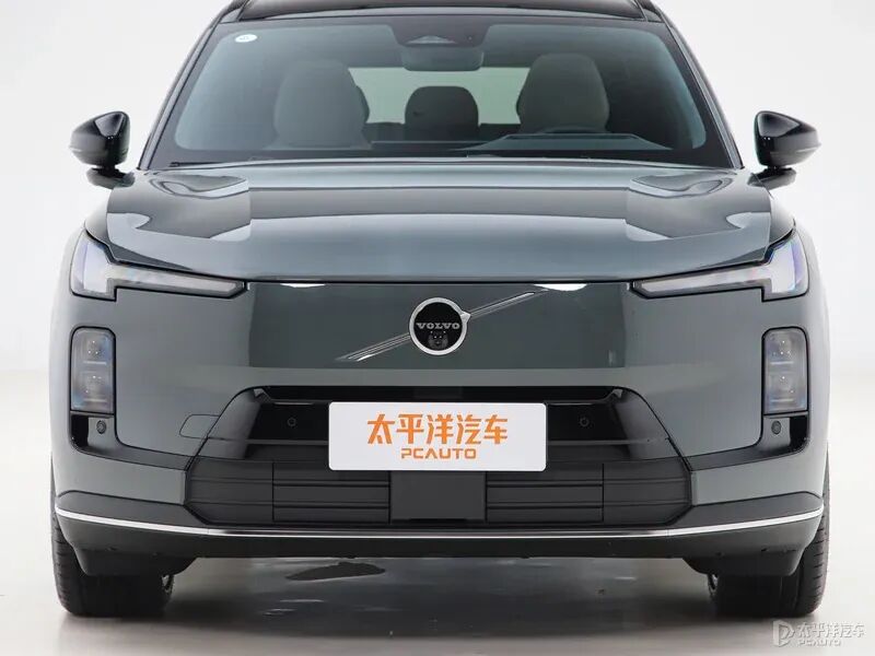 沃尔沃XC70上市！26.99万拥有200km纯电续航+四驱系统，值不值？