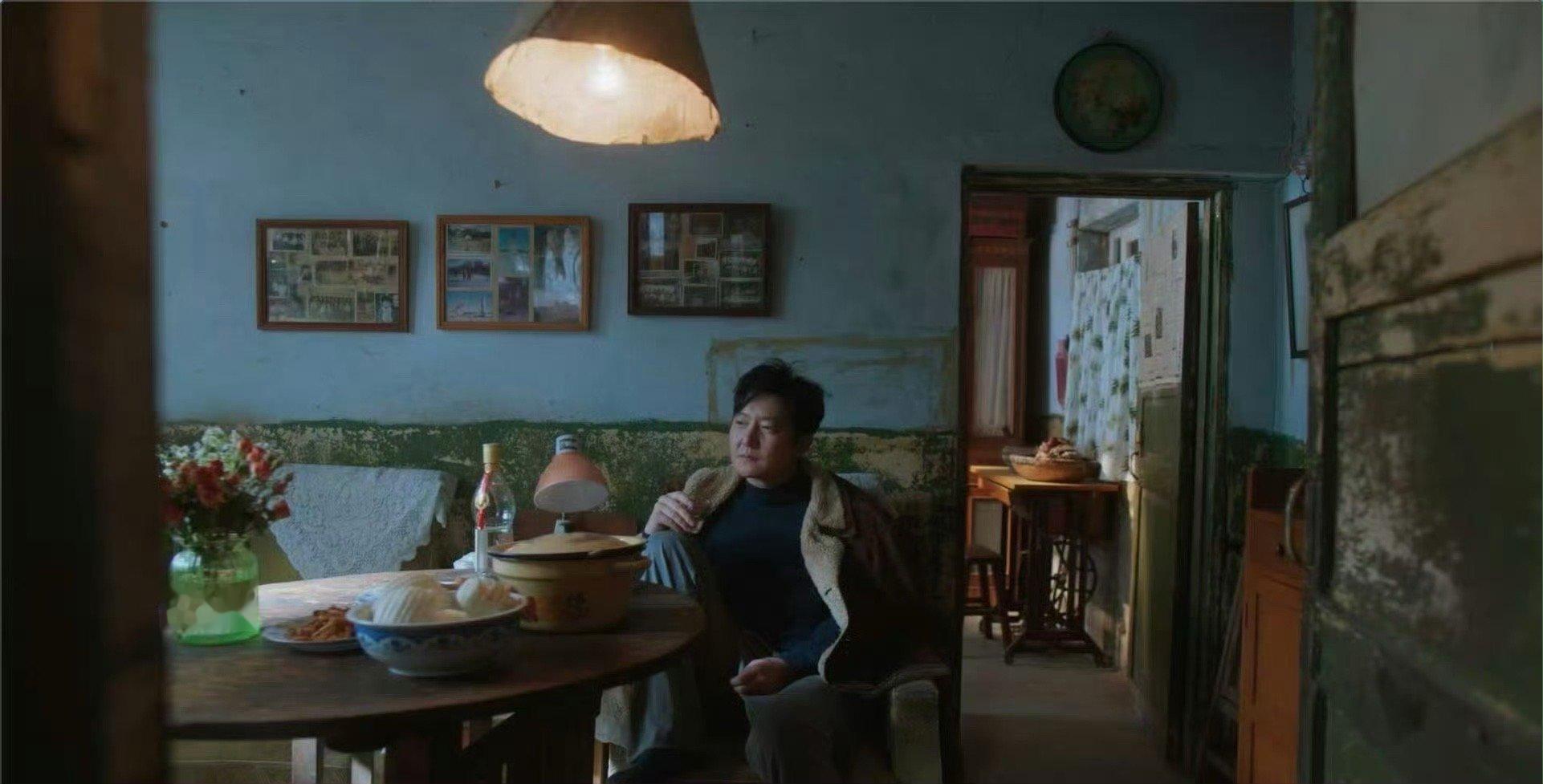 郭京飞 发疯精神导师 如果情绪管理课有反面教材，那一定是郭京飞的角色合集。但他偏