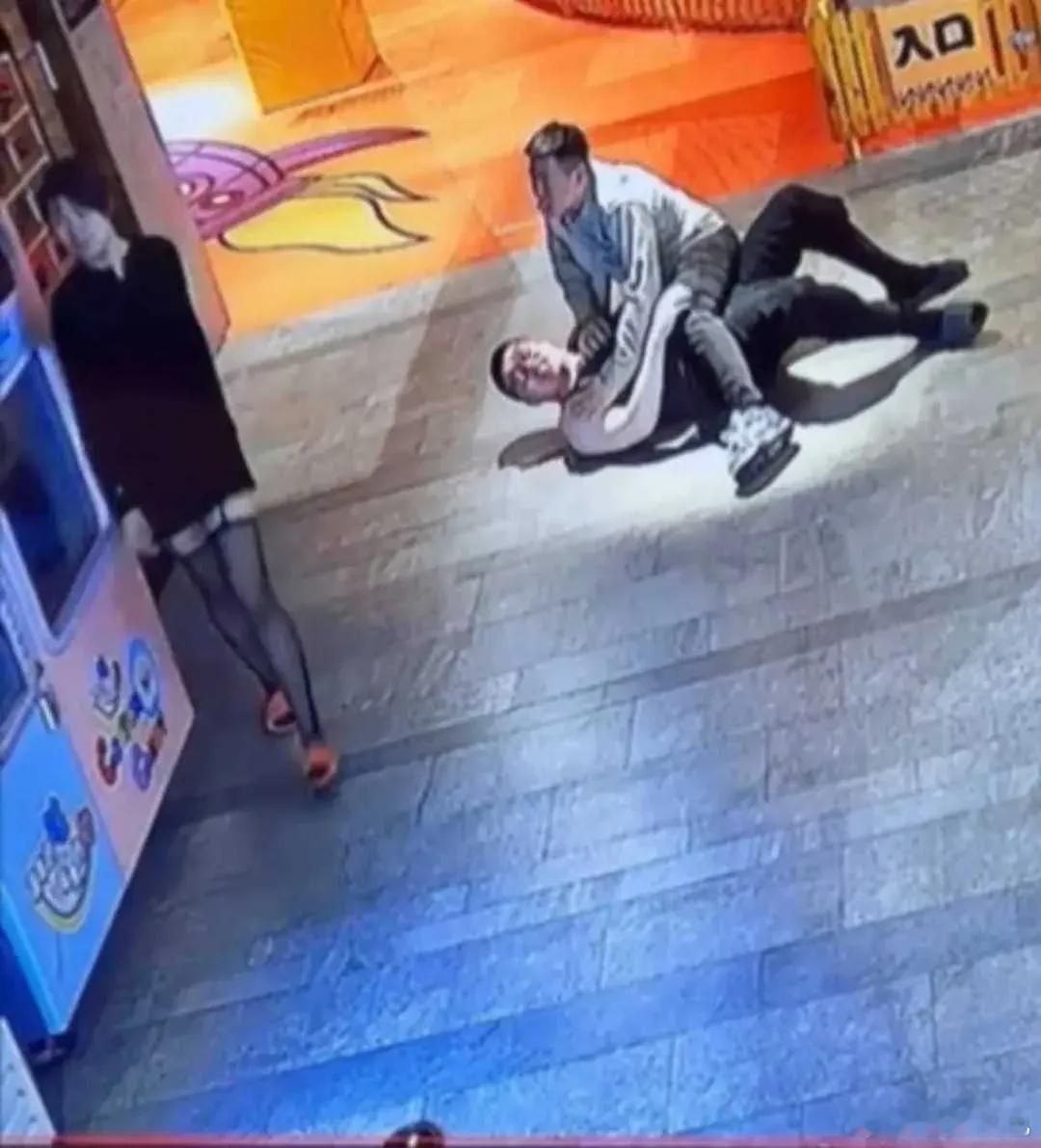 打架暂停一下，看丝 ​​​