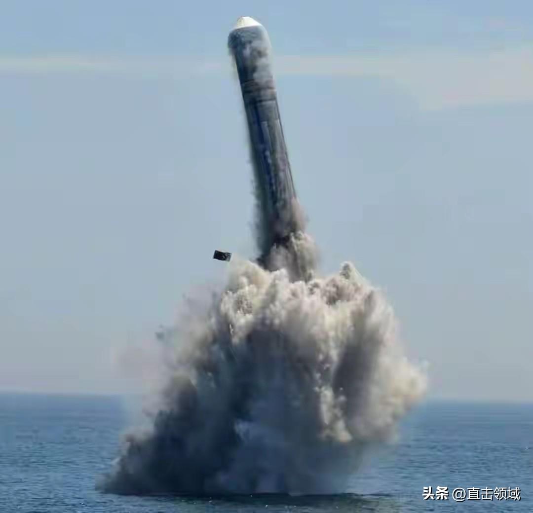 日本又破防了！
7月6号咱们中国海军正式官宣，完成了一次潜射战略导弹的全射程试射