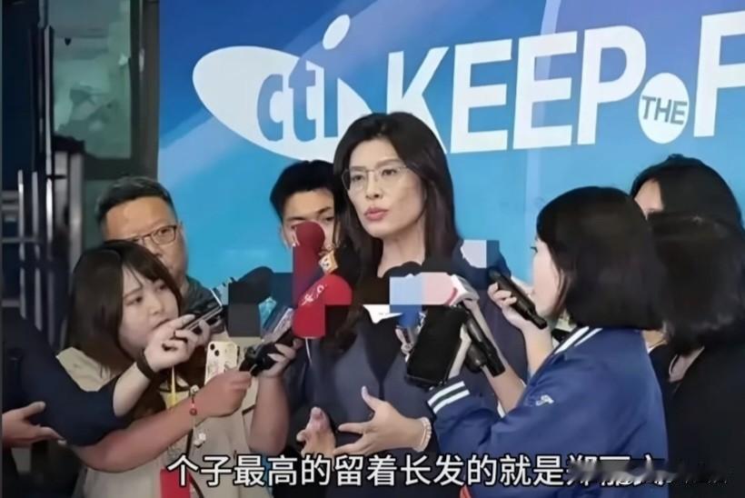 快讯！1米78
剑桥博士硬刚“台独”，
这位政坛“三高”女将太飒了…！
 
1米