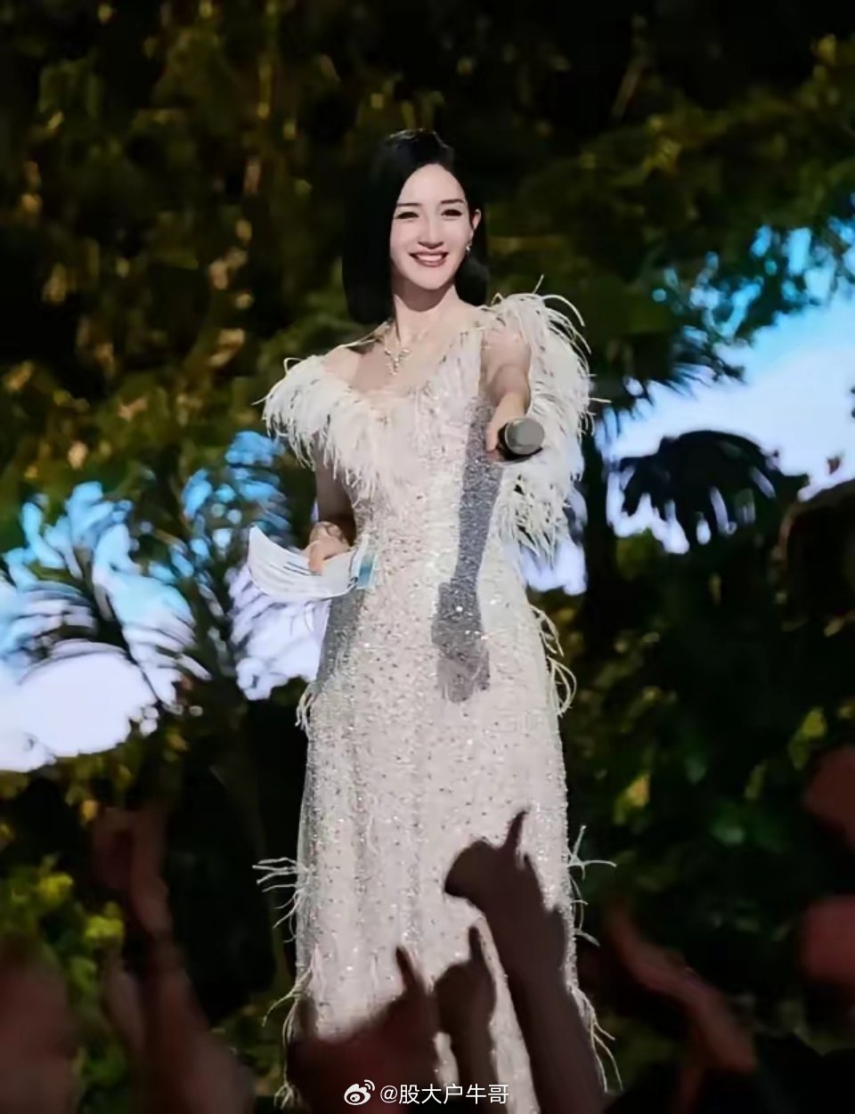 张杰谢娜做错了什么谢娜和张杰这两年的风评一直下滑，这次的谢娜官宣演唱会事件更是达