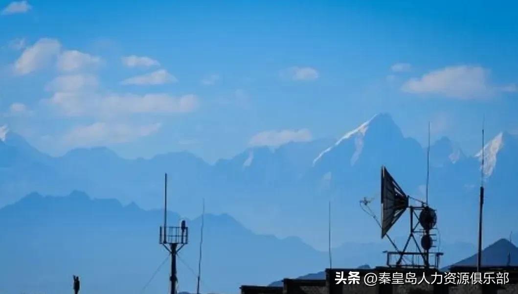 在高山守电台​，上7休7，年终奖5.8万，月薪5300，这个编制，你敢去吗？
在