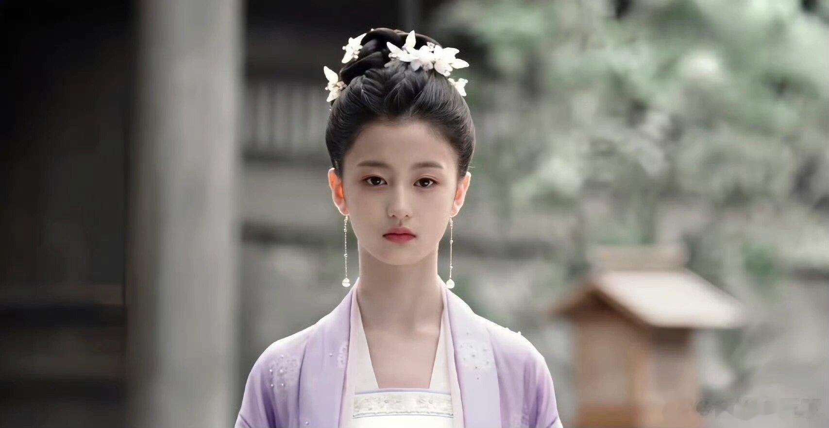 《藏海传》最新选角裴佳欣饰演肖战妹妹裴佳欣是09年的，现在新生代小🌸年纪越来越