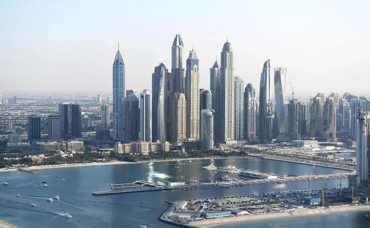 3月18日，伊朗伊斯兰革命卫队海军司令阿里礼萨·坦西里表示，伊朗将开始打击与美国