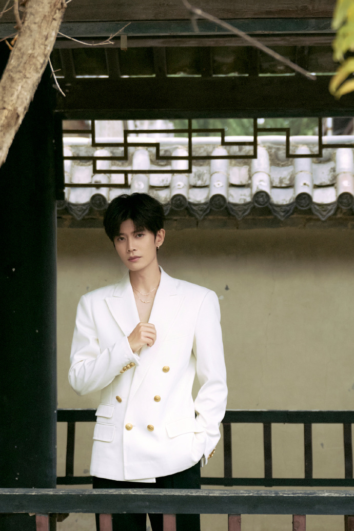 #任嘉伦中式风情造型##任嘉伦中式风营业# ​​​任嘉伦中式风的展现让我们对他的
