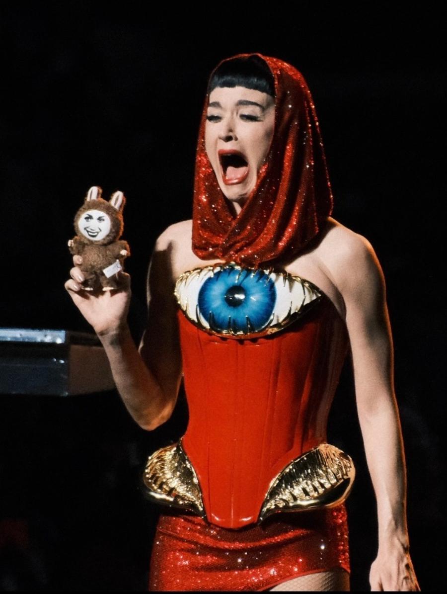 感觉 Lady Gaga 和 Katy Perry 是同一个人！
我发现她们这个