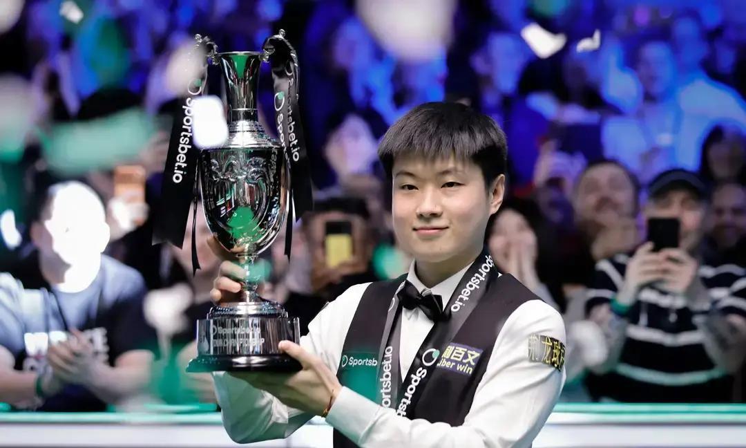 中国斯诺克诞生新历史！赵心童包揽全赛季冠军，10-3大胜特鲁姆普
在刚刚结束的2