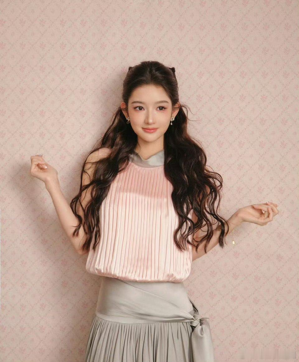 王玉雯把卧蚕p淡谁能拒绝听劝的美女啊！上次卧蚕被说不好看，这次直接 p 到大家满