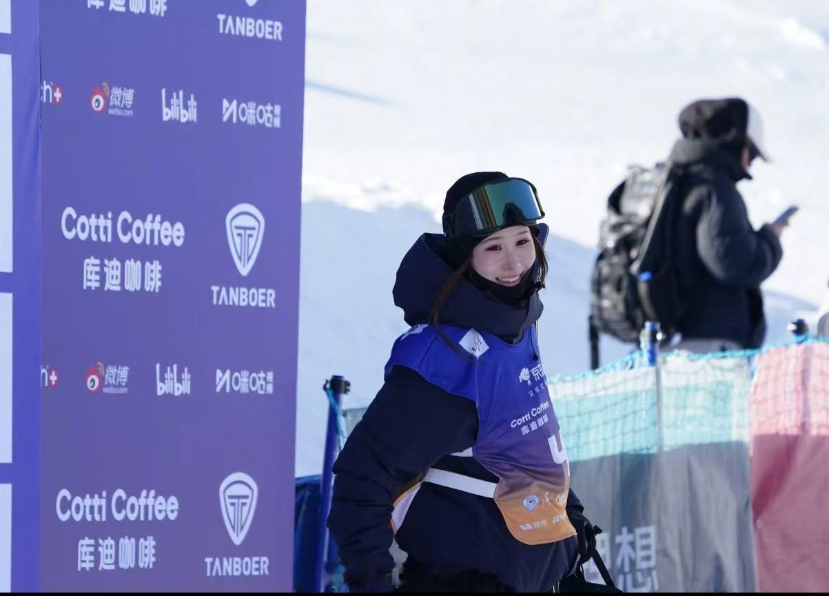 国际雪联大跳台世界杯云顶站，刘梦婷以165.25分摘铜，1260度高难度动作亮眼