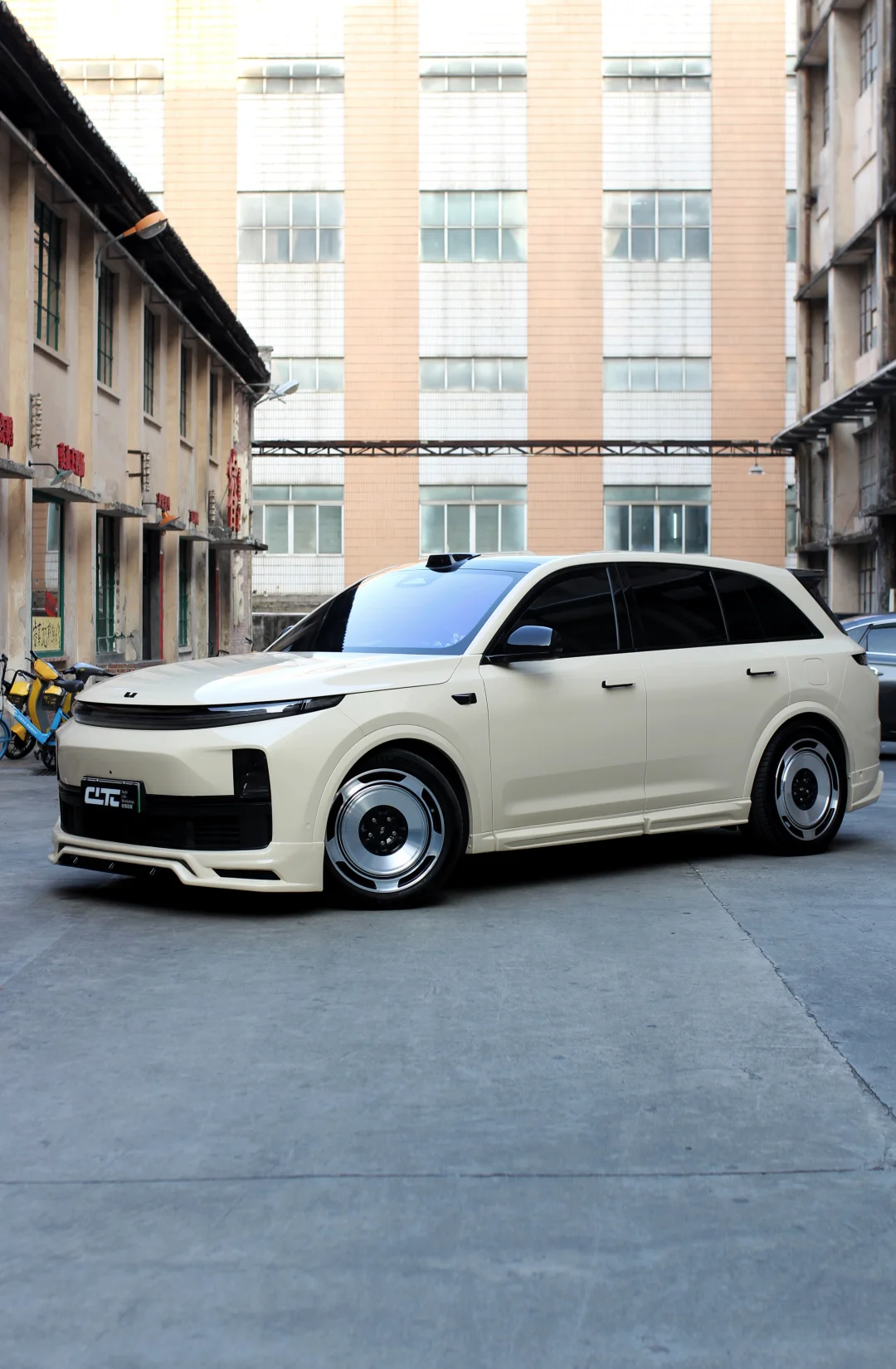 理想L7 卡其米兰