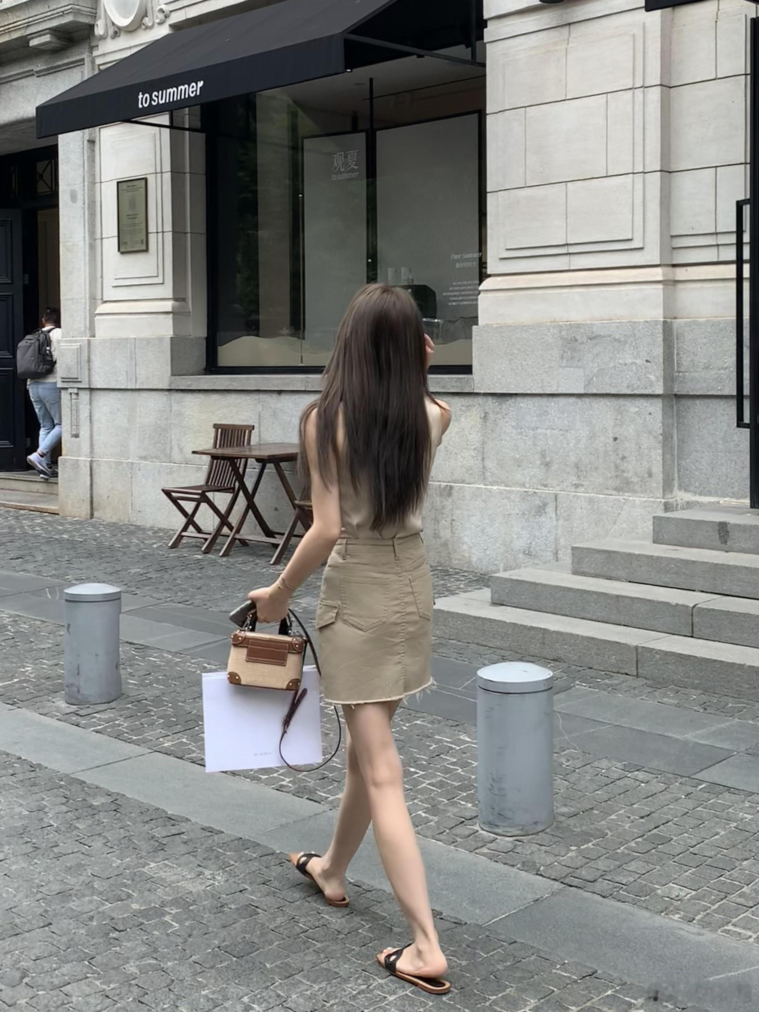 缎面的无袖小衫 随意搭配都是满满高级感pz抽两个👭送20卷 ​​​