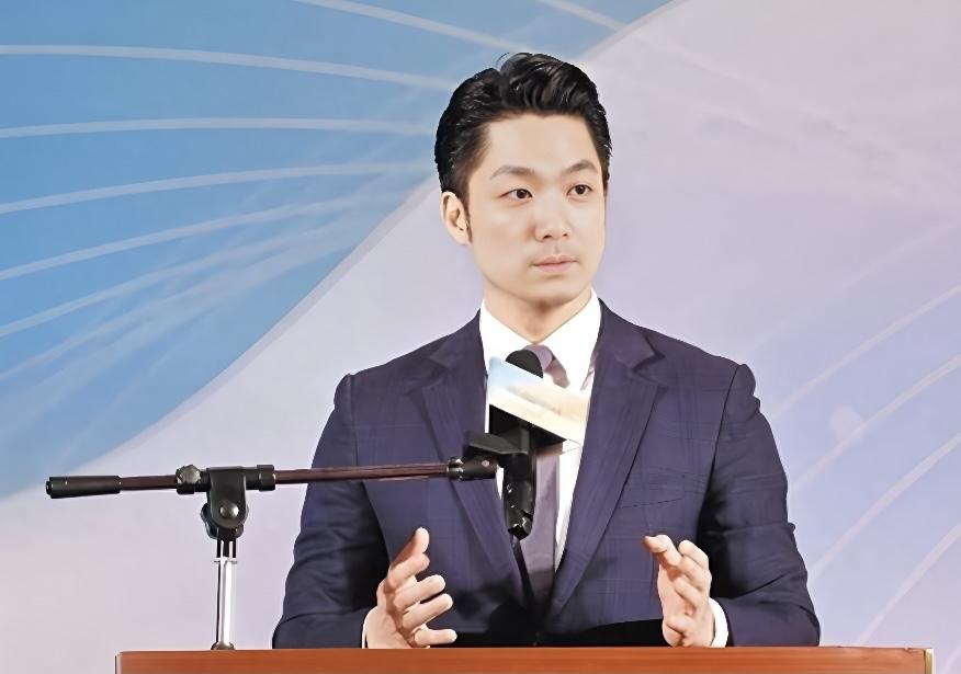 蒋万安没有争取意义，可以彻底放弃了！
还真让馆长说中了，蒋万安血统纯，他也不敢大