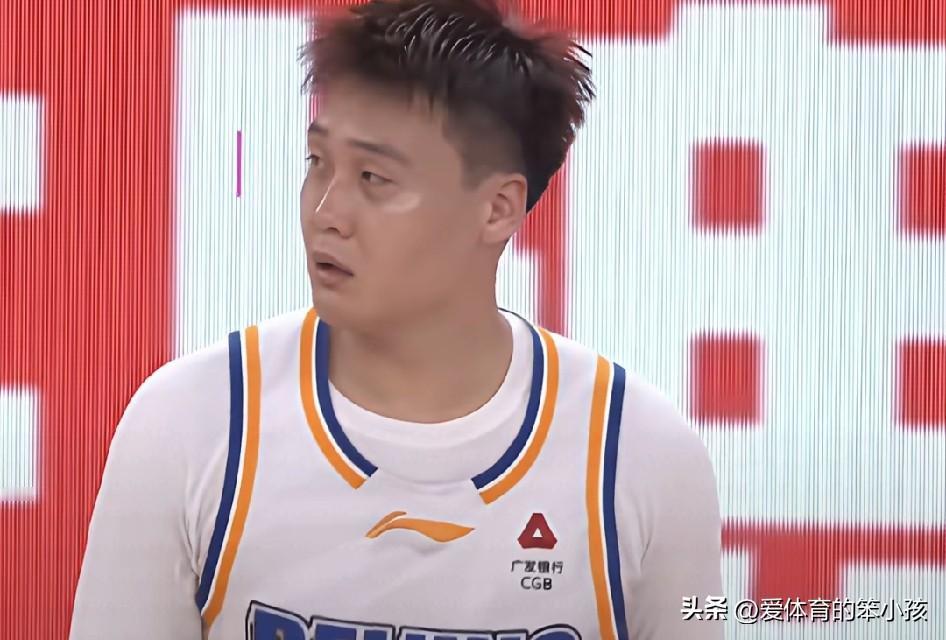 北京北汽客场挑战上海久事的第二场季后赛半决赛的比拼当中，显然北京北汽的内线双塔起