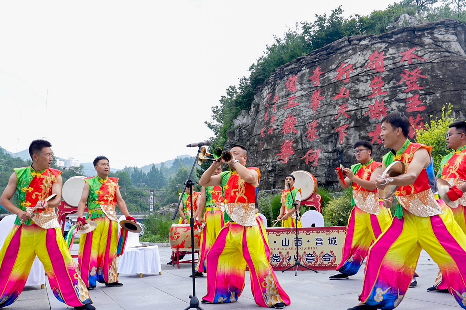 原来山西才是夏天避暑的天花板暑期出行纠结目的地，山西可以列入首选清单。既有厚重国