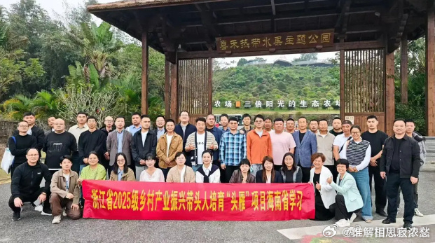 十五年坚守他让台州仙居杨梅香飘致富路 浙江台州。三十出头扎根乡村，他守着仙居杨梅