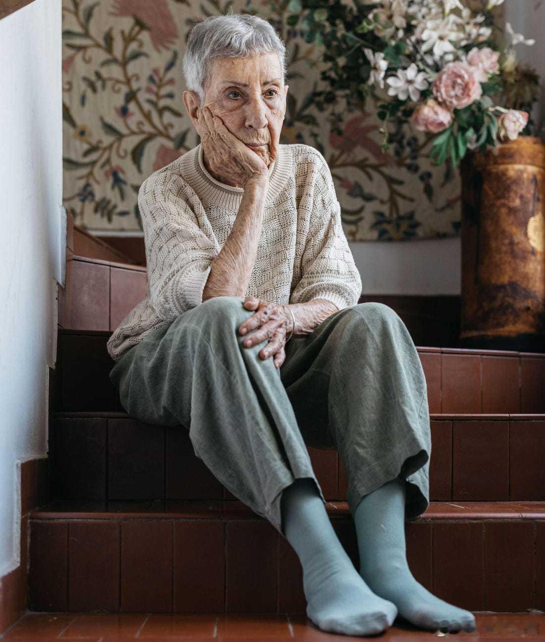 巴以冲突以色列人权医生呼吁外界经济惩罚以色列 88岁的以色列人权医生组织创始人鲁