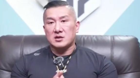 馆长从内蒙回来那期节目里说得非常清楚，在统一这件大事上，大陆人真别对台湾任何政党