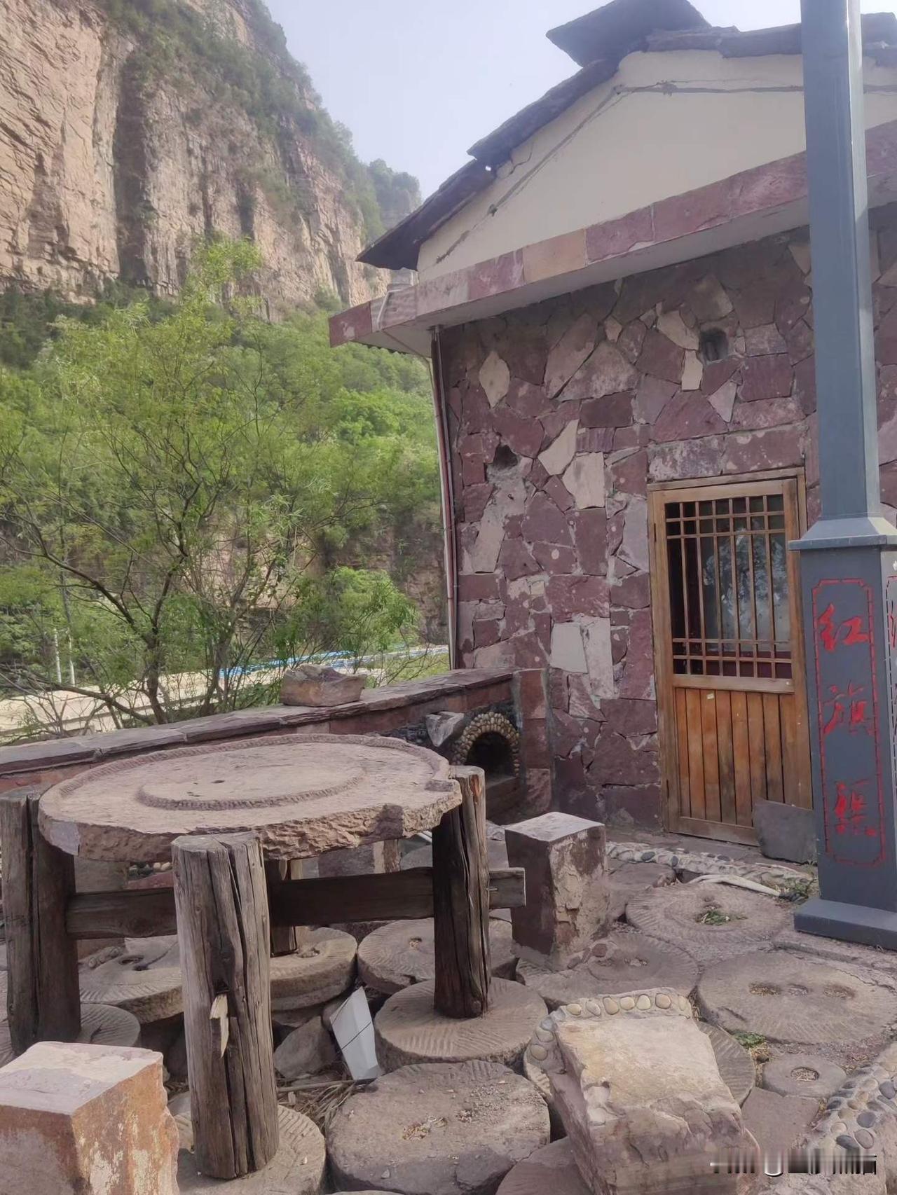 太行山写生。
图文原创：东山闲人  杨西屏
春日生活打卡季