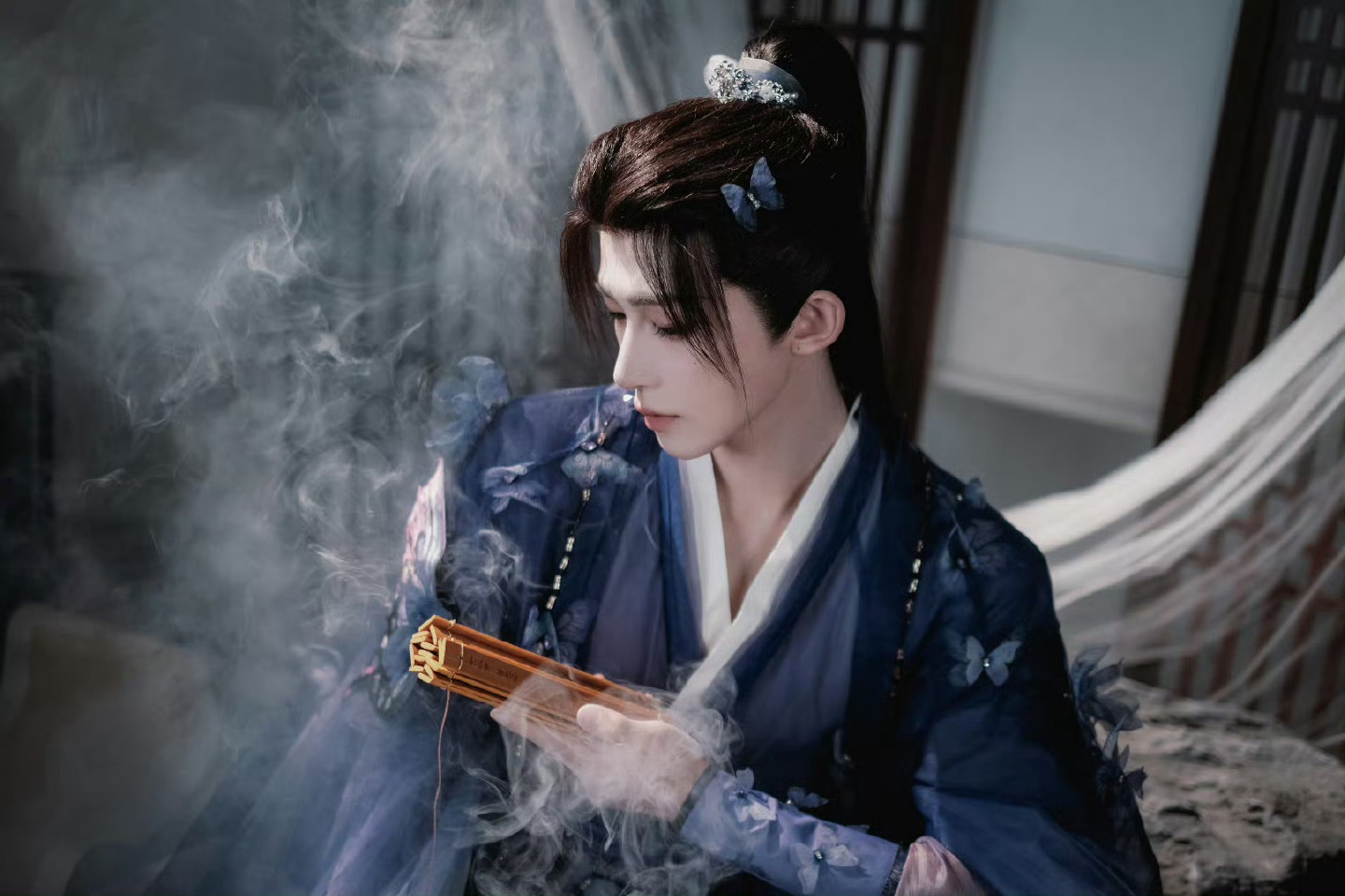 刘宇国风舞台太绝了 被刘宇的国风舞台美到失语！一袭青衫曼舞于水墨画卷，肢体如笔锋