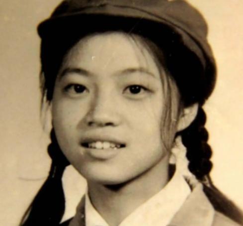 1968 年，21 岁的女知青廖晓东，嫁给了一贫如洗的老光棍。新婚夜，廖晓东一脸