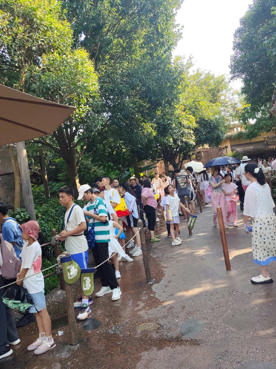 8🈷️22日迪士尼突发状况！排队排到紧急关闭！