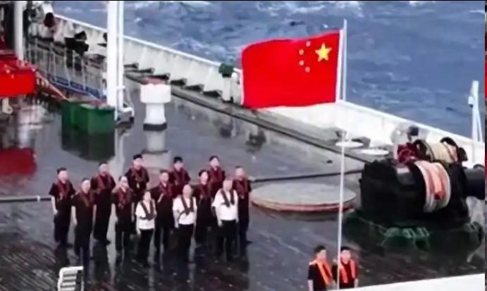 日本国内被刺痛了！日媒称，中国政府船只在台湾以东水域升起国旗，这是以此宣示对日本