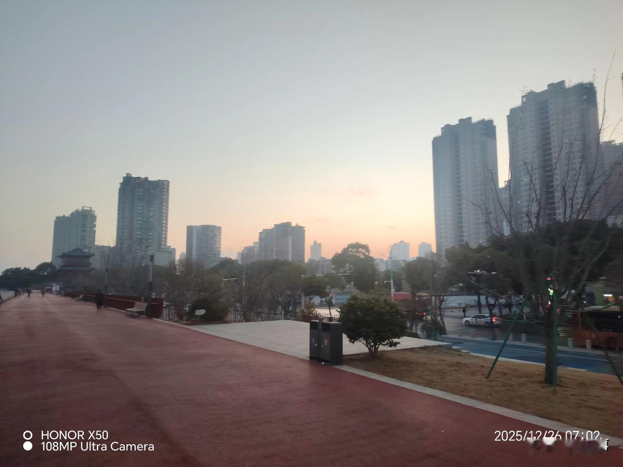 晒图笔记大赛2025年12月26日长江岸边晨练打卡