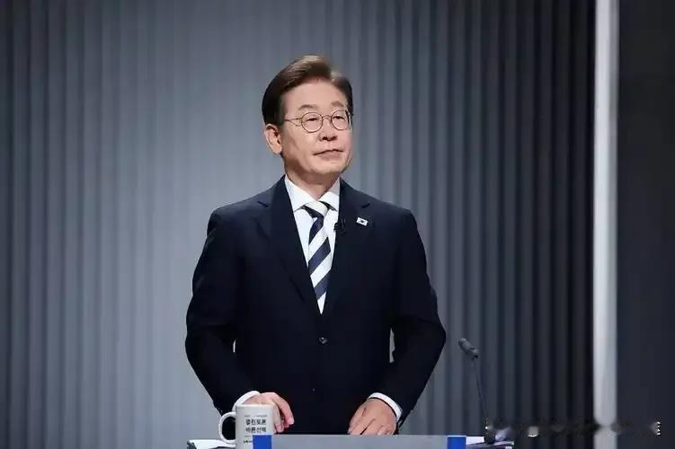 特朗普关税大招！美韩达成新贸易协议，15%关税+3500亿投资，韩国是赚了还是亏