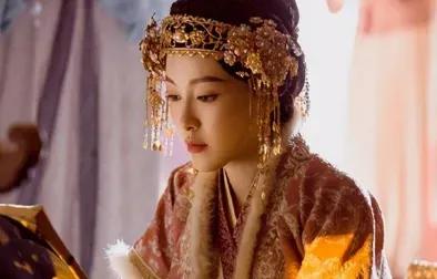 1053年，辽朝太子耶律洪基向姨妈萧观音求婚：“此生必不负你。”22年后，他却因