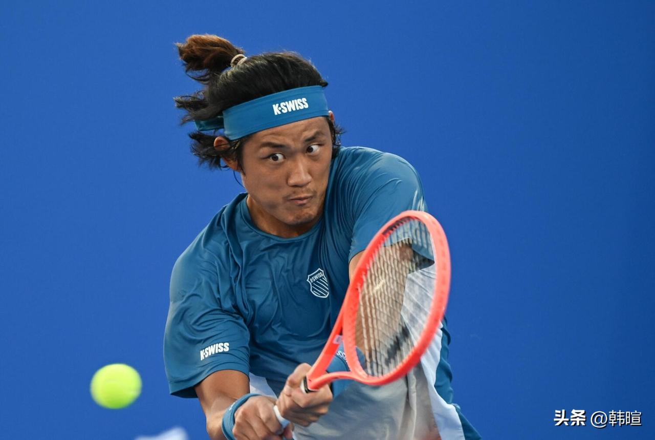 中国双雄，红与黑！
携手出战ATP休斯顿250赛(红土)的两位中国球员，尽管在首