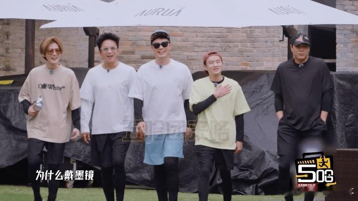 鹿晗发型白做了五哈不会放过做了发型的鹿晗哈哈哈哈哈 鹿晗说只要做发型就逃不掉下水